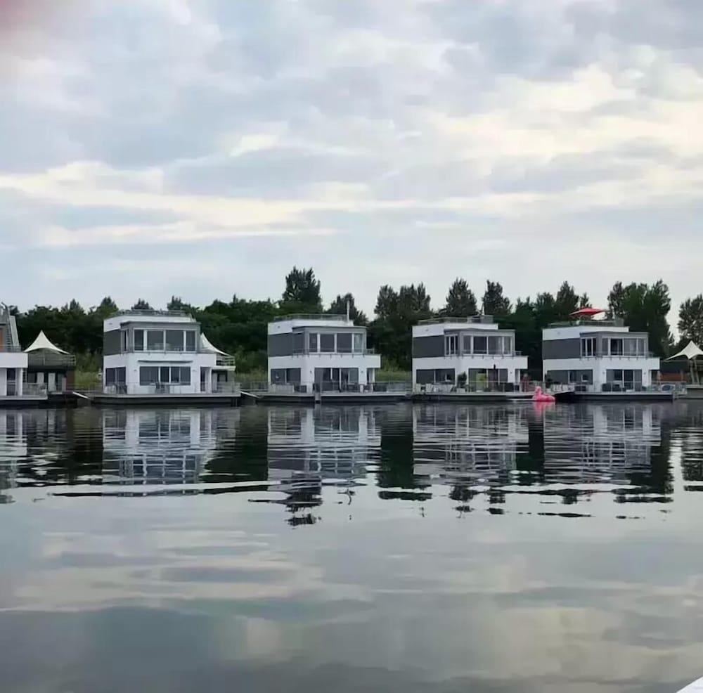 Hausboot Elandi — hotel in Bitterfeld-Wolfen