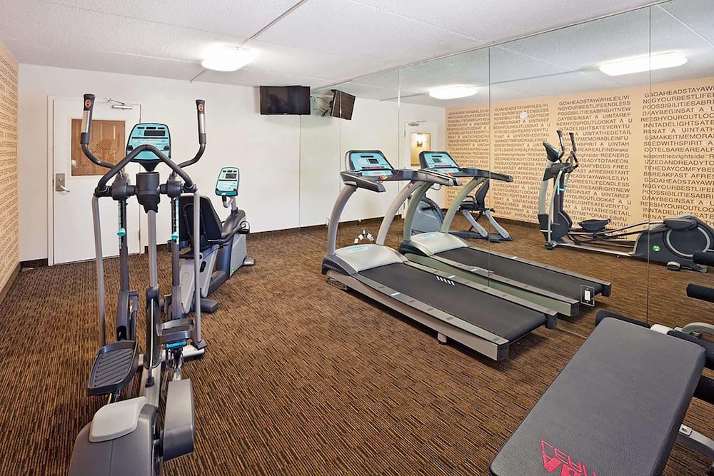La Quinta Inn Merrillville - photo 32