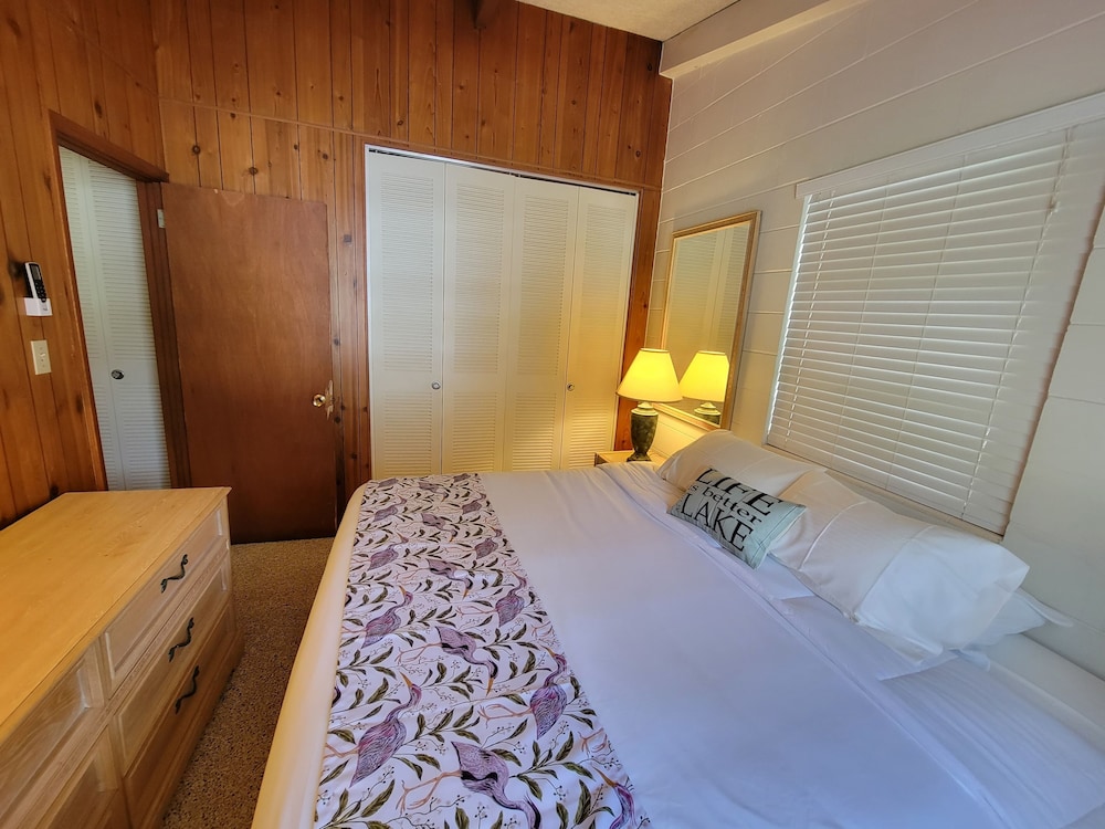 Tropical Resort & Marina on Lake Beresford - photo 3
