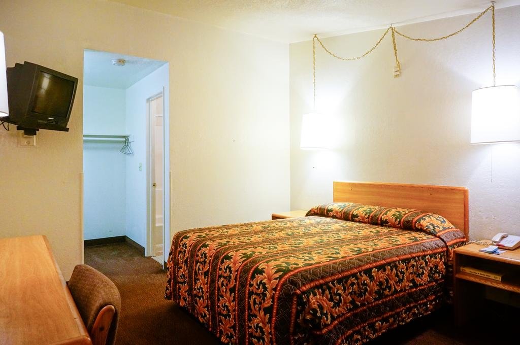Ez 8 Motel San Jose I in San Jose, United States
