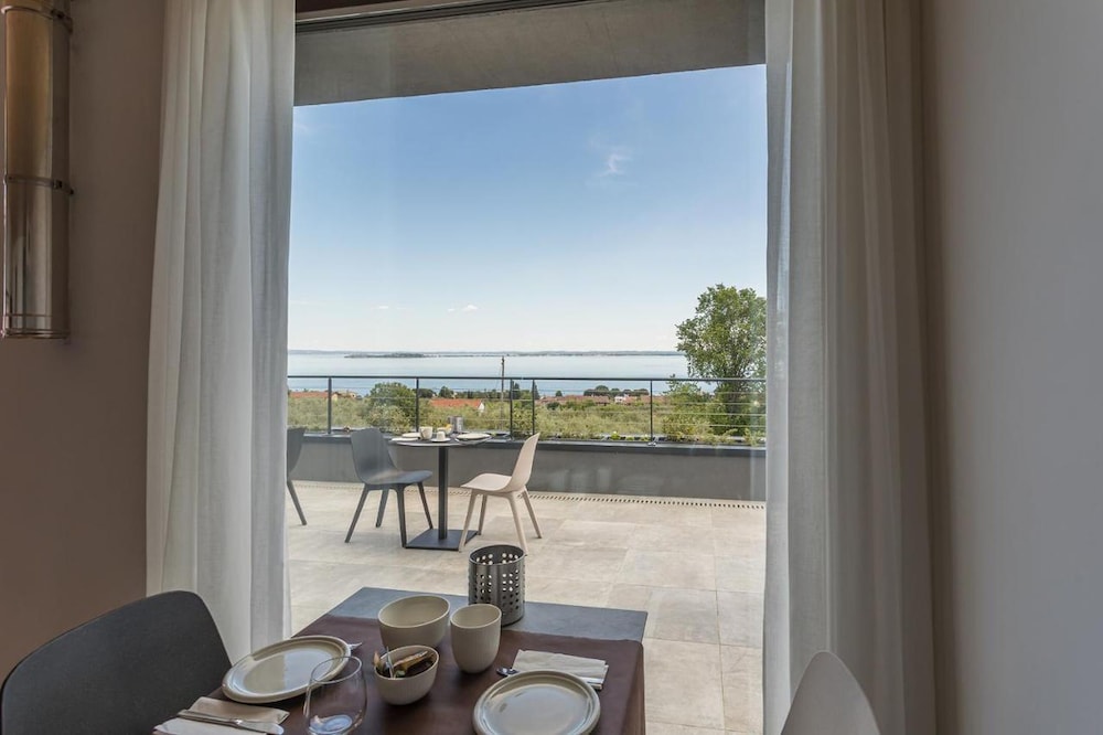 Room insula Felix Deluxe Double or Twin — hotel in Moniga Del Garda