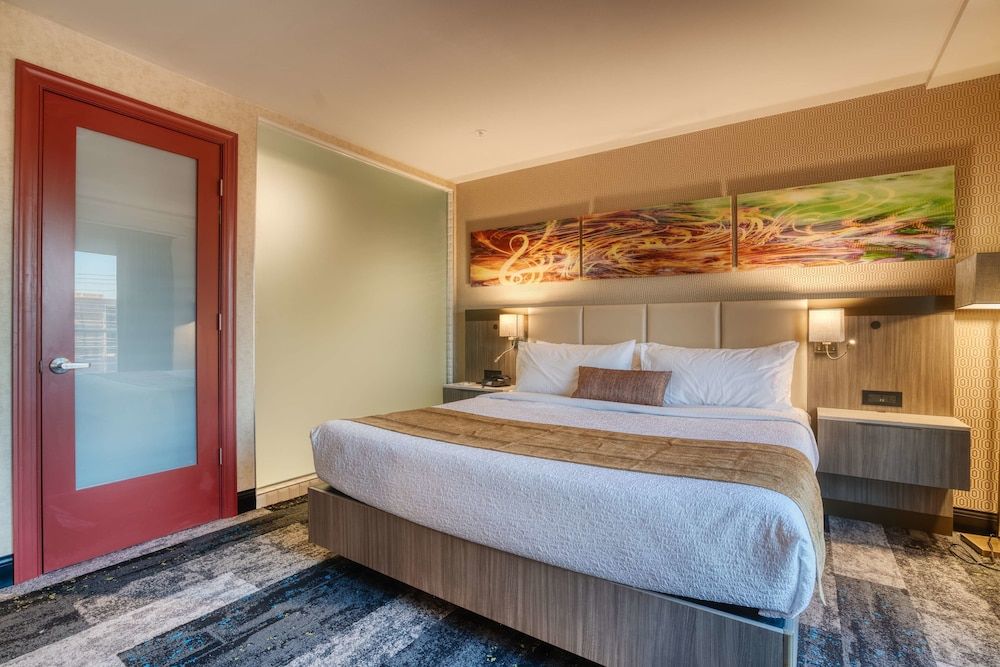 Best Western Premier NOHO Inn - photo 44