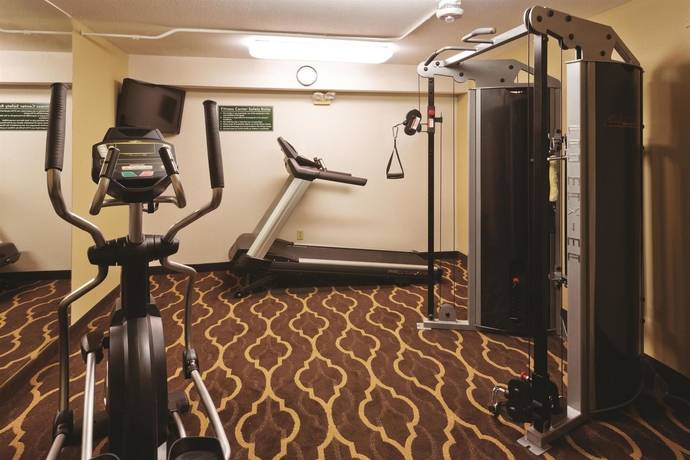 La Quinta Inn & Suites by Wyndham Las Vegas Tropicana - photo 12