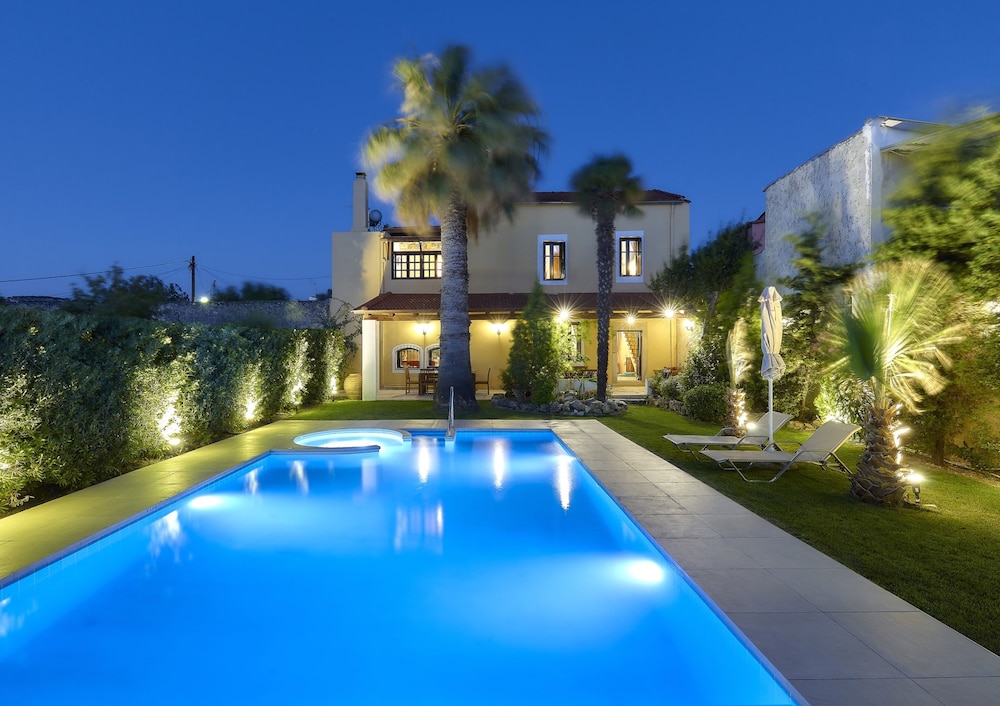 Castello Villa Daphnes Private Pool & Whirlpool — 4-Star Luxury Hotel in Irakleion, Greece
