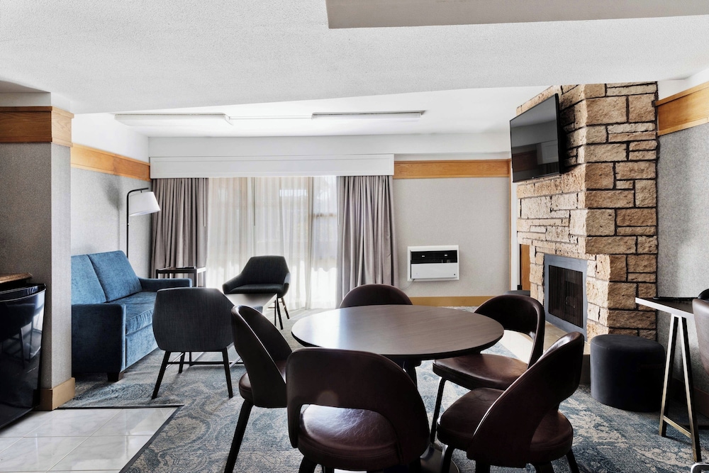 Four Points by Sheraton Ventura Harbor Resort - photo 11