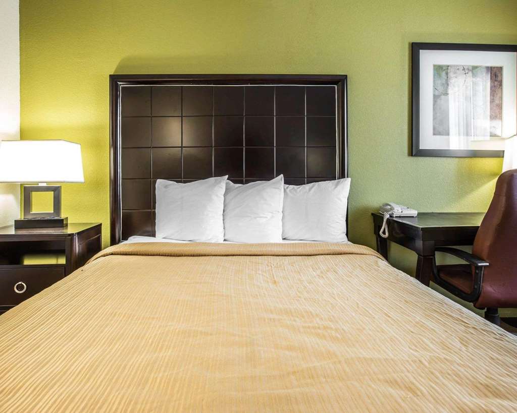 Quality Inn Greenwood Hwy 25 - photo 11