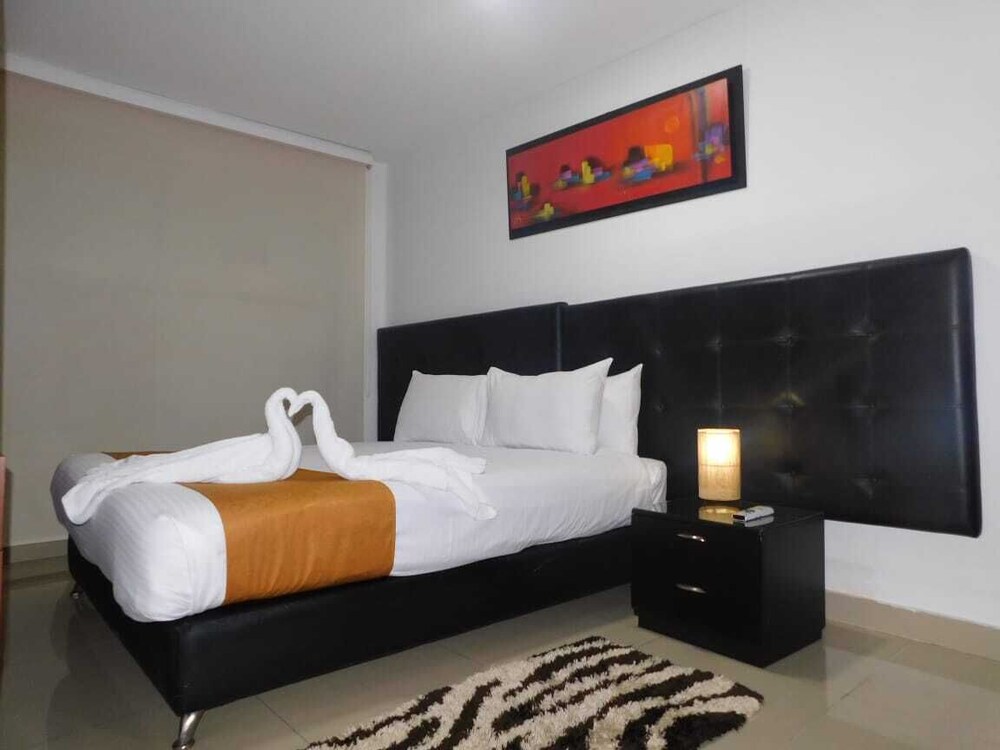 ApartaSuites Plaza Modelia