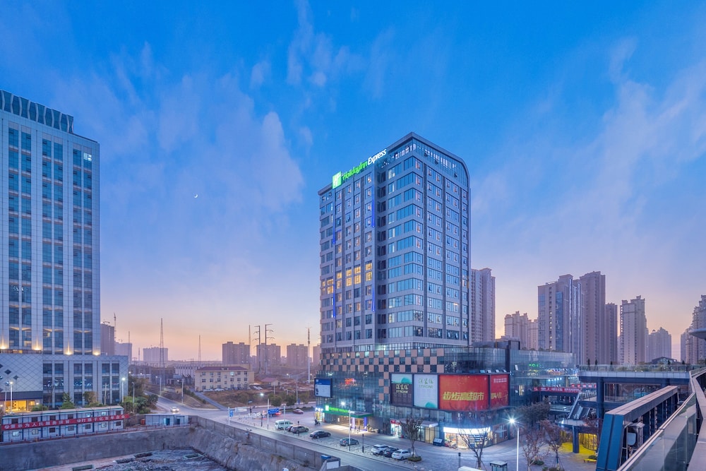 Holiday Inn Express Nanchang West Station — hotel in Nanchang
