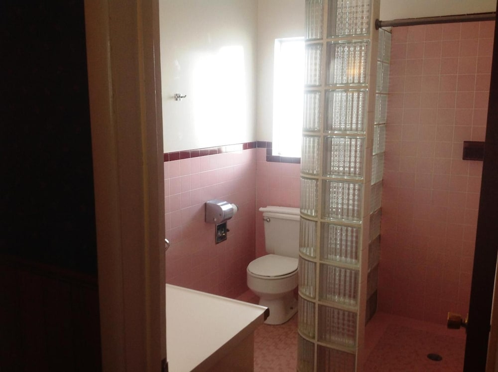 Bridgeport Inn - photo 32