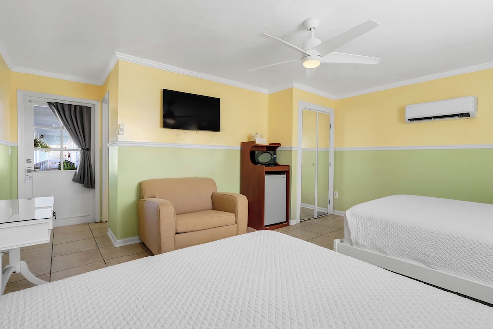 The Palms Hotel - photo 37