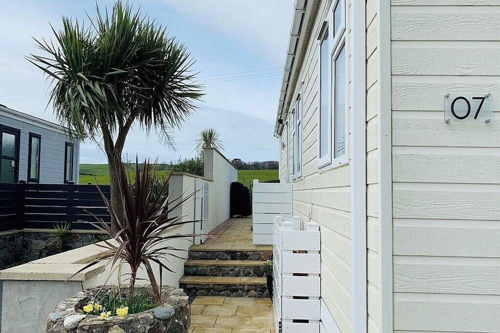 The Warren O7 - carbon neutral hotel in Pwllheli