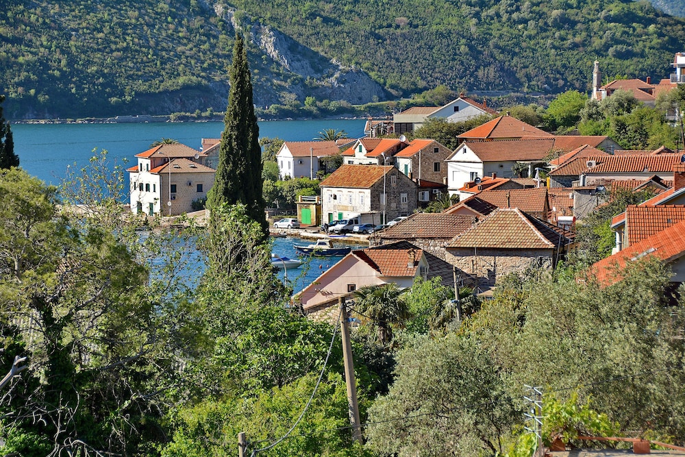 Apartments Dinko Zifra — 4-Star Luxury Hotel in Tivat, Montenegro