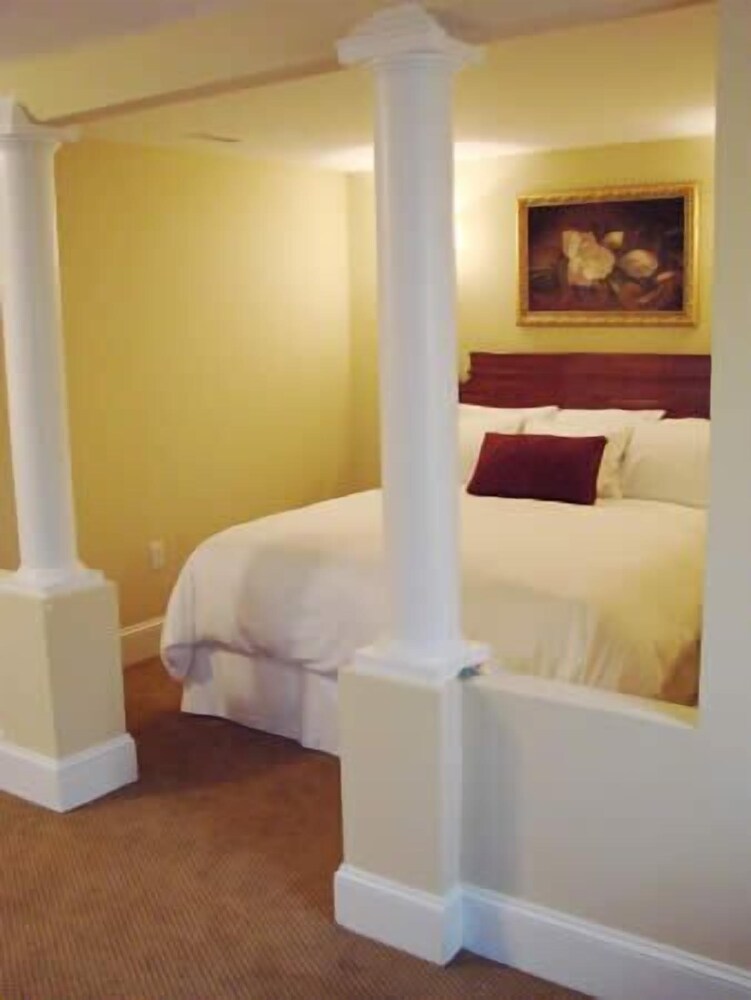 The Jefferson Inn - photo 6
