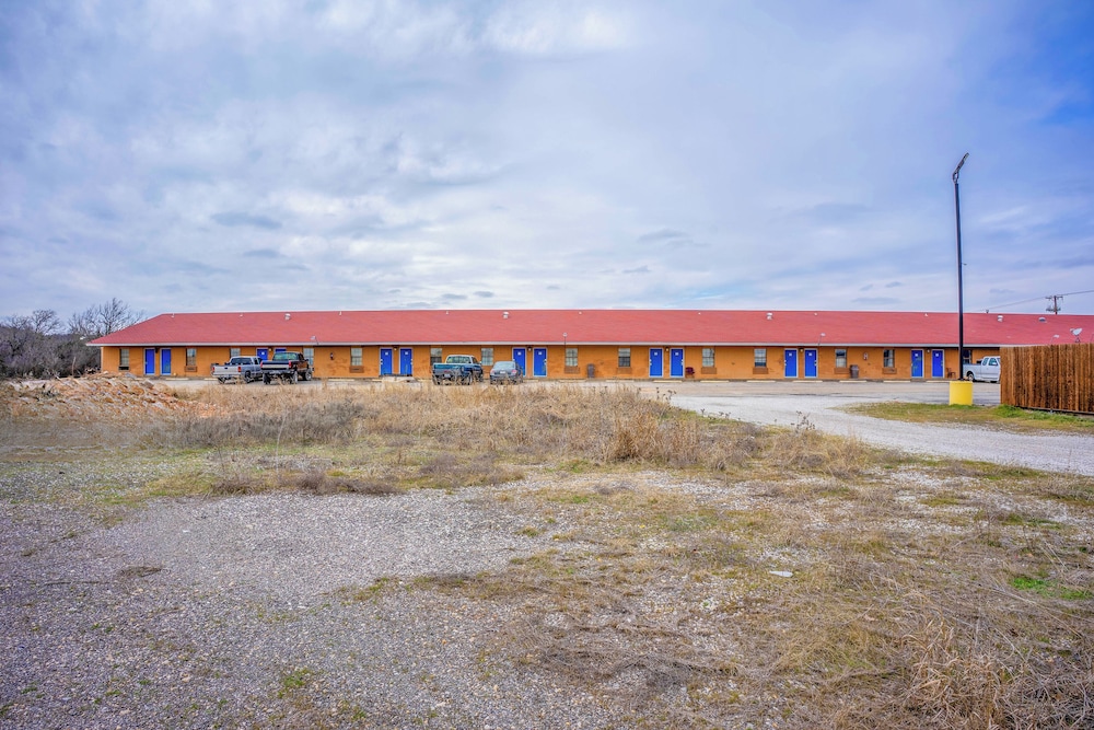 Executive Inn Mineral Wells - photo 42