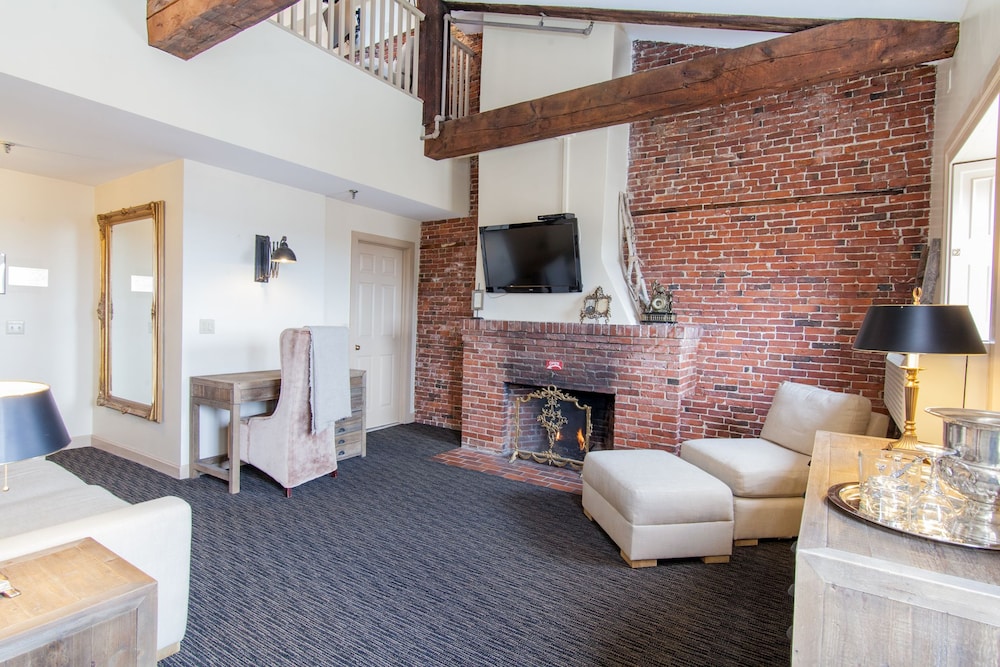 Garrison Inn Boutique Hotel - photo 6