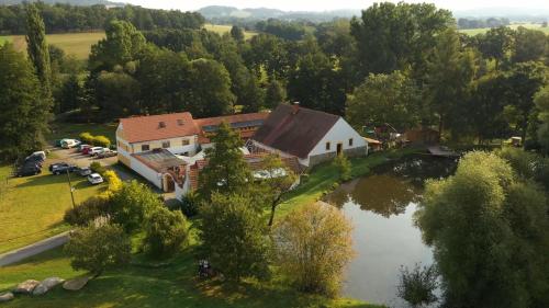 Strnadovský mlýn - carbon neutral hotel in Jesenice