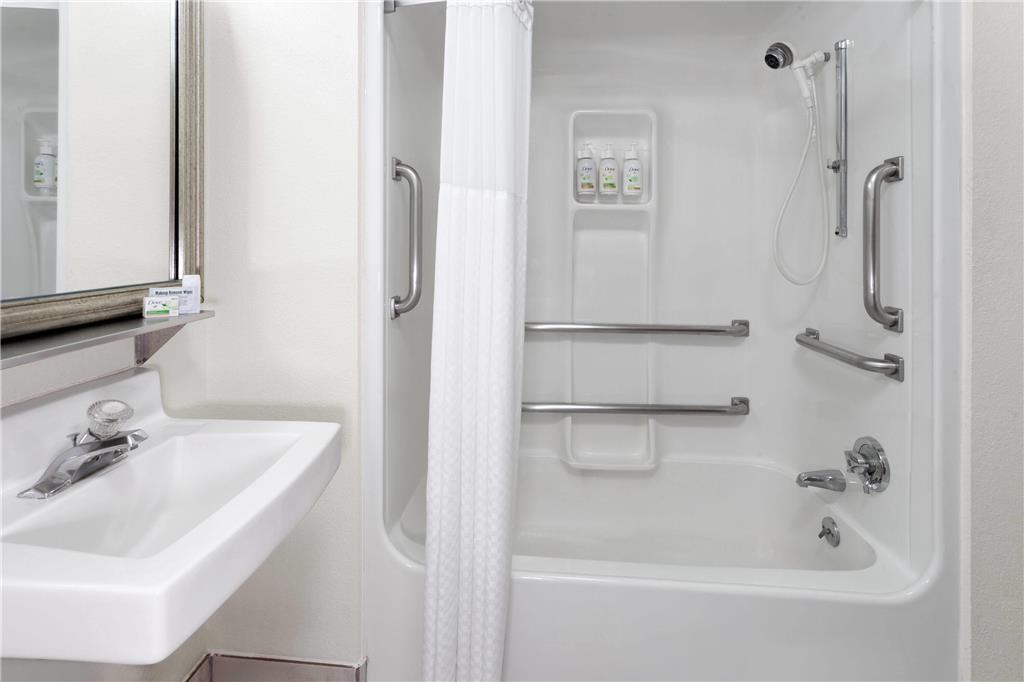 Baymont by Wyndham Green Bay - photo 18