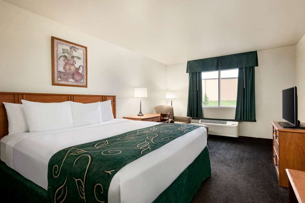 Travelodge by Wyndham Clinton Valley West Court - photo 5