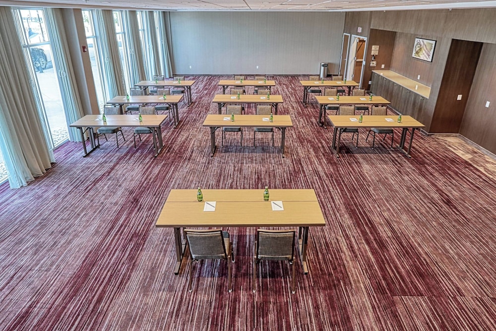 Courtyard by Marriott North Brunswick - photo 37