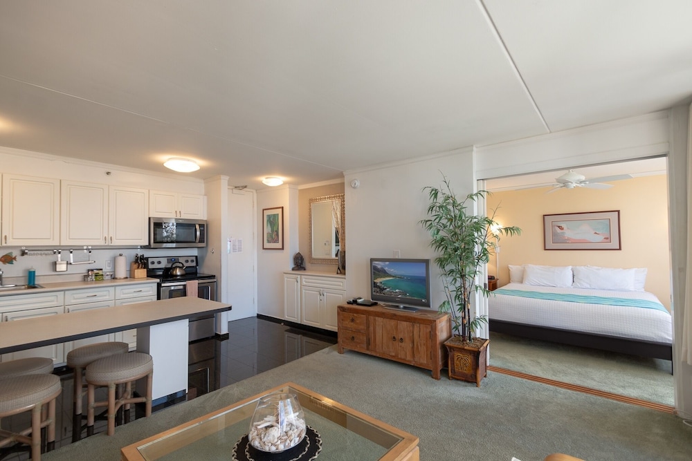 Modern 12th Floor Waikiki Banyan Condo with Partial Ocean Views by Koko Resort Vacation Rentals Honolulu - photo 2