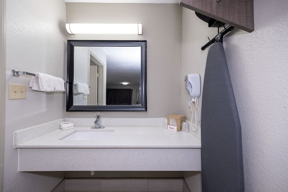 Red Roof Inn Bay Minette - photo 20