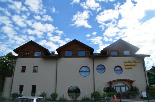 Hotel Tenis — hotel in Chrzastowice