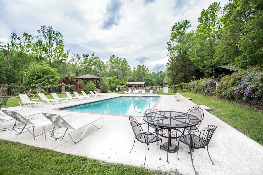 Forrest Hills Mountain Resort in Dahlonega, United States