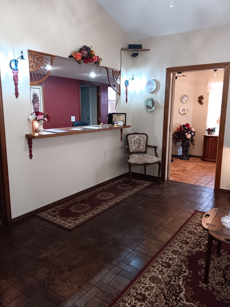 Victorian Inn - photo 3