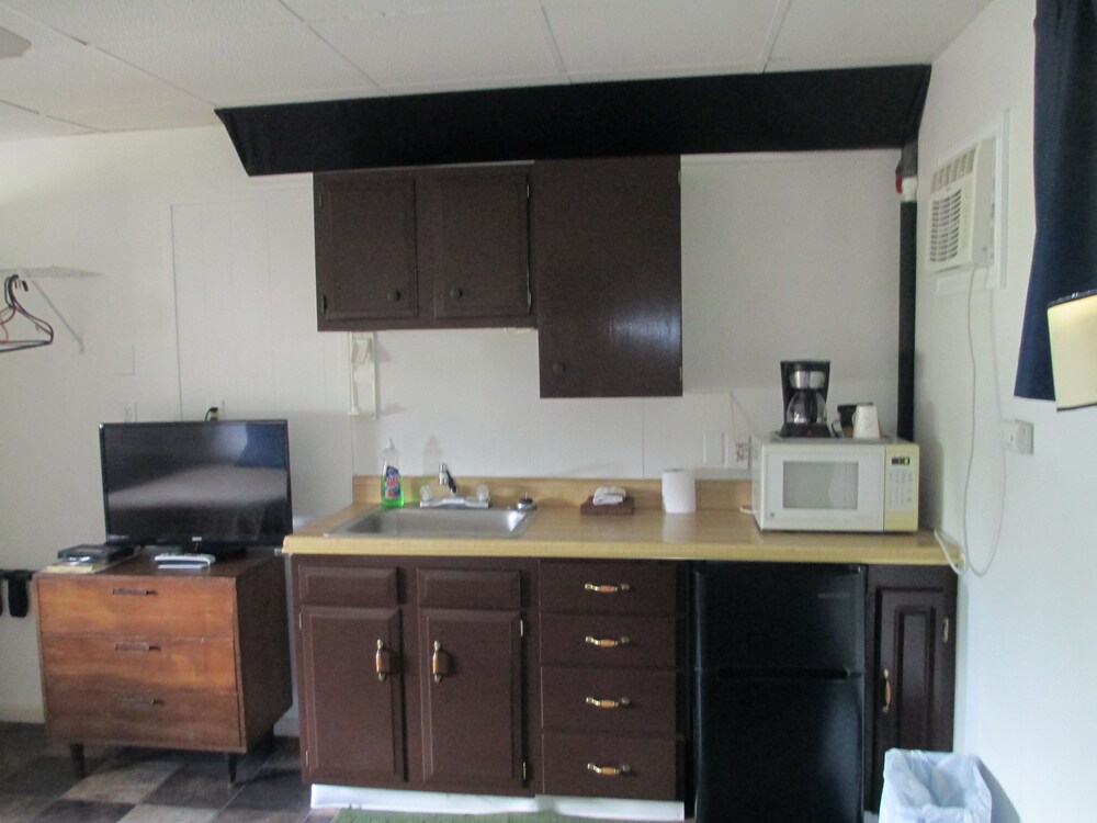 Bad Axe Motel - photo 9