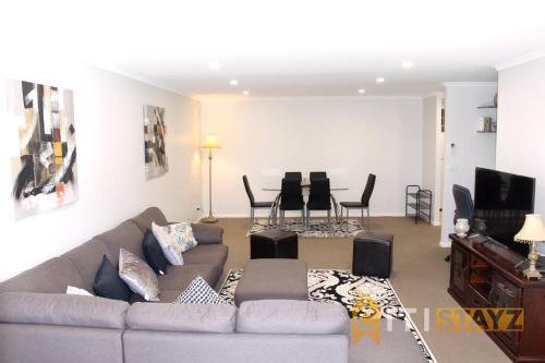 Comfortable & Spacious 2bd 2bth Braddon — 4-Star Luxury Hotel in Canberra, Australia
