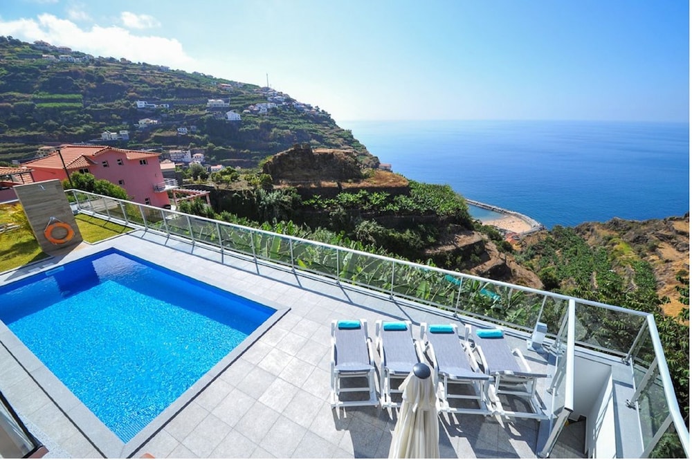 Villa Atlantic Sea View ETC Madeira — 4-Star Luxury Hotel in Calheta, Portugal