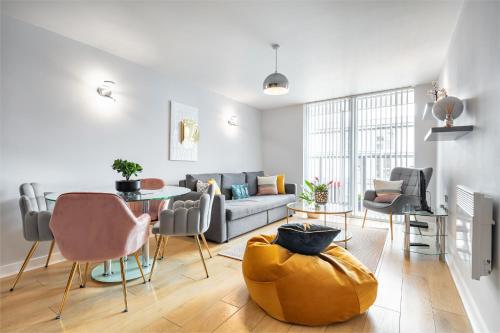Stunning Apartment with Underground parking — 4-Star Luxury Hotel in London, United Kingdom