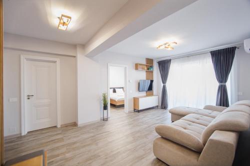 Creamy Wood Haven — 4-Star Luxury Hotel in Oradea, Romania