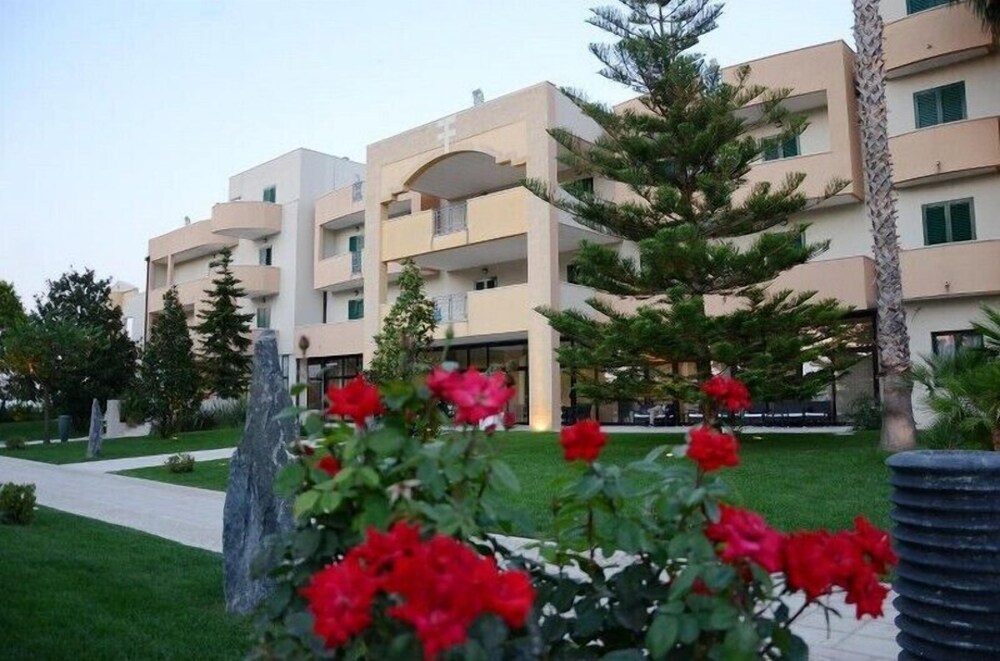 Hotel Villa Cirigliano — 4-Star Luxury Hotel in Tursi, Italy
