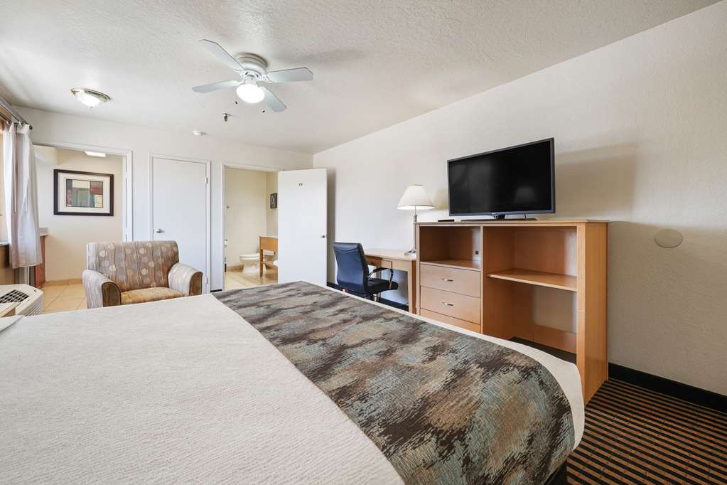 Best Western Plus Executive Inn & Suites - photo 25
