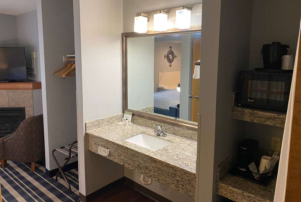 AmericInn by Wyndham Chanhassen - photo 36