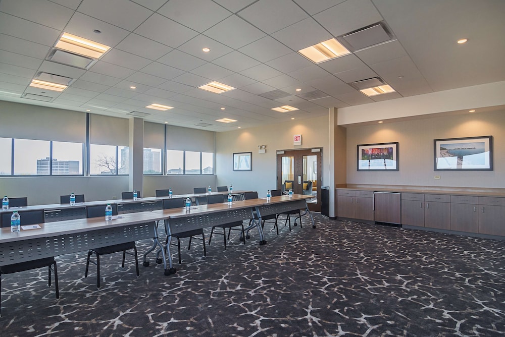 Hampton Inn Chicago North Loyola Station - photo 48