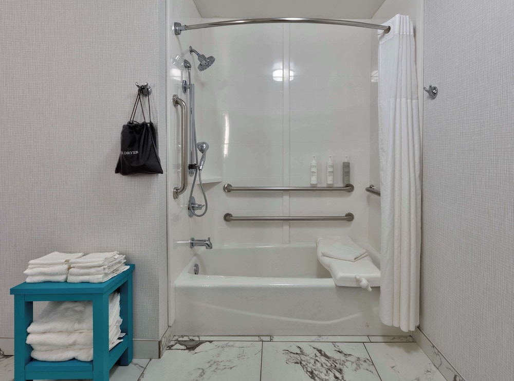 Hampton Inn Norfolk - photo 15
