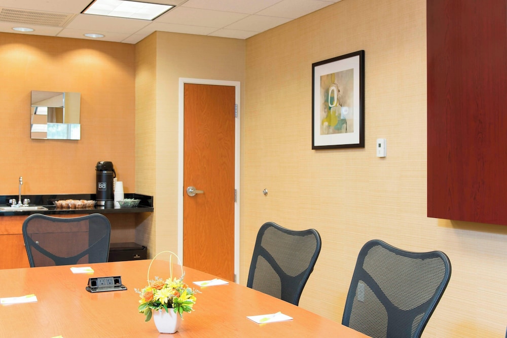 Fairfield Inn & Suites by Marriott Omaha Downtown - photo 28