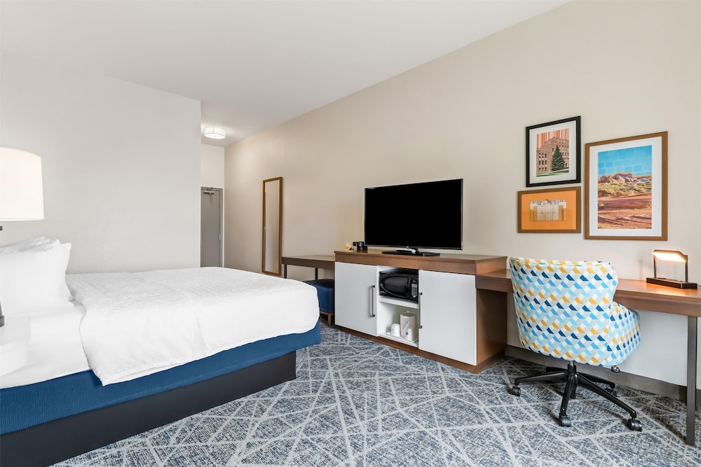 Hampton Inn Laramie - photo 24