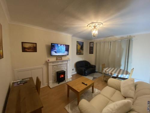 Private Lounge And Double Room — hotel in Kilwinning