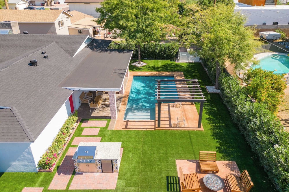 Element by AvantStay Pool Firepit Game Room - photo 21