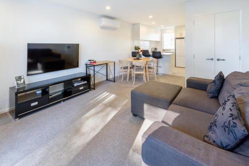 Modern 2 Bed City Fringe Carpark and Courtyard — 4-Star Luxury Hotel in Christchurch, New Zealand