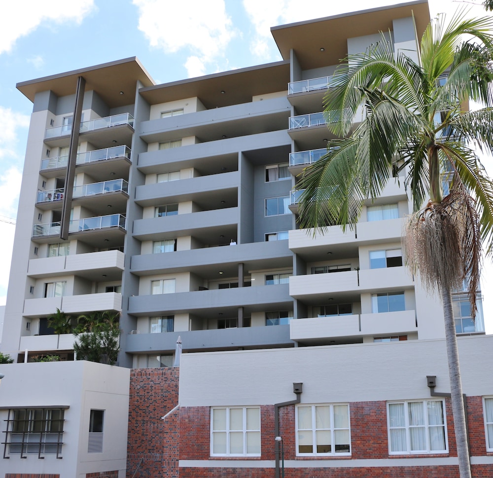 Frisco Apartments — 4-Star Luxury Hotel in Spring Hill, Australia