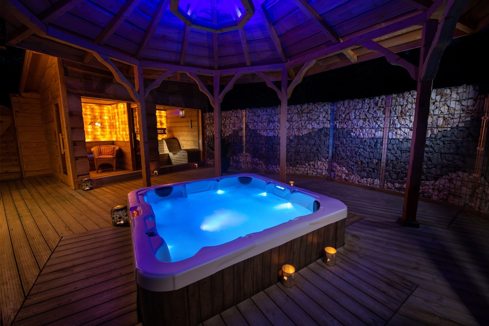 Domaine du Haut Jardin — 4-Star Luxury Hotel in Dogneville, France