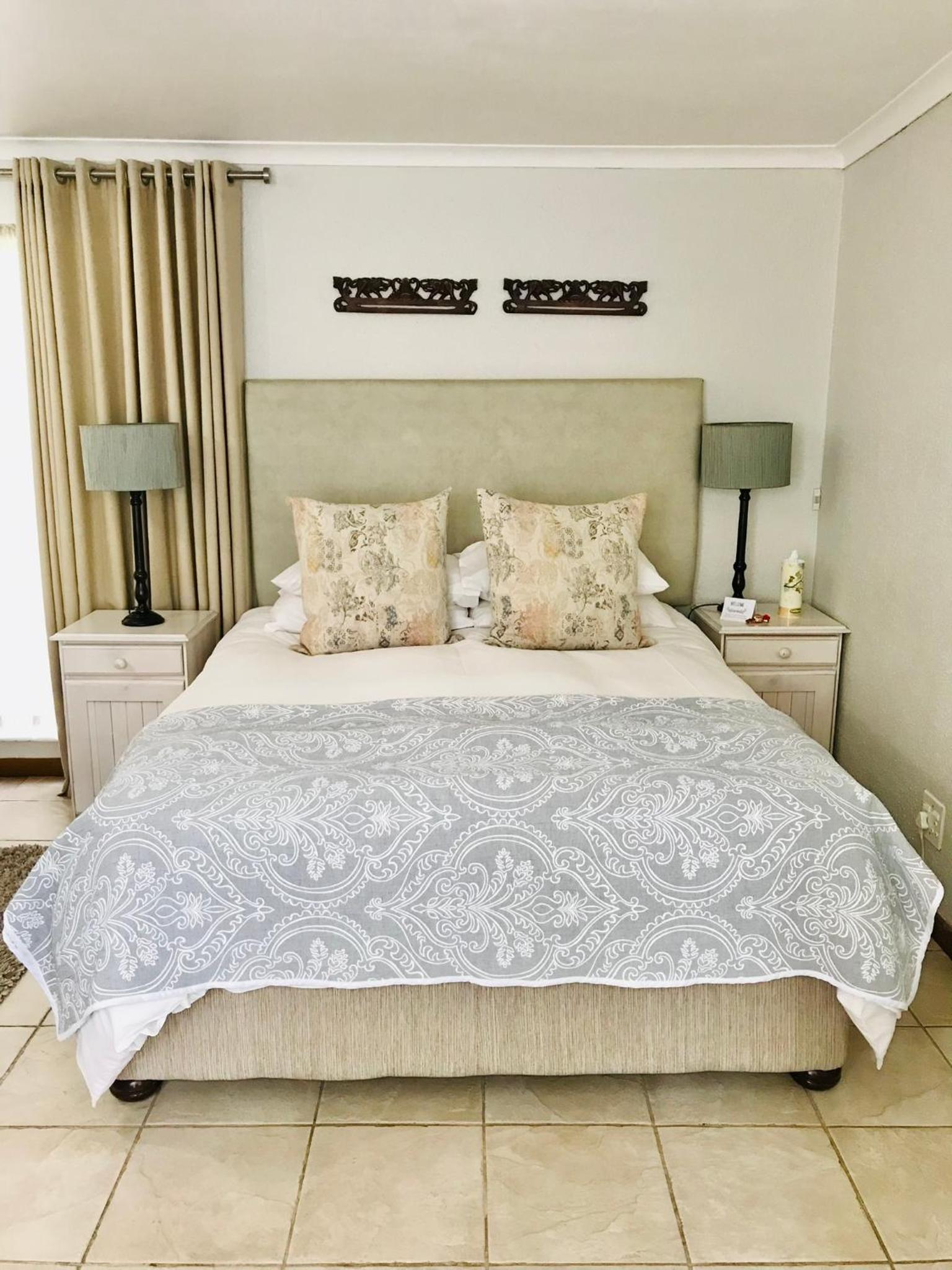10VDW Self Catering Apartments Newly Renovated — 4-Star Luxury Hotel in Cape Town, South Africa