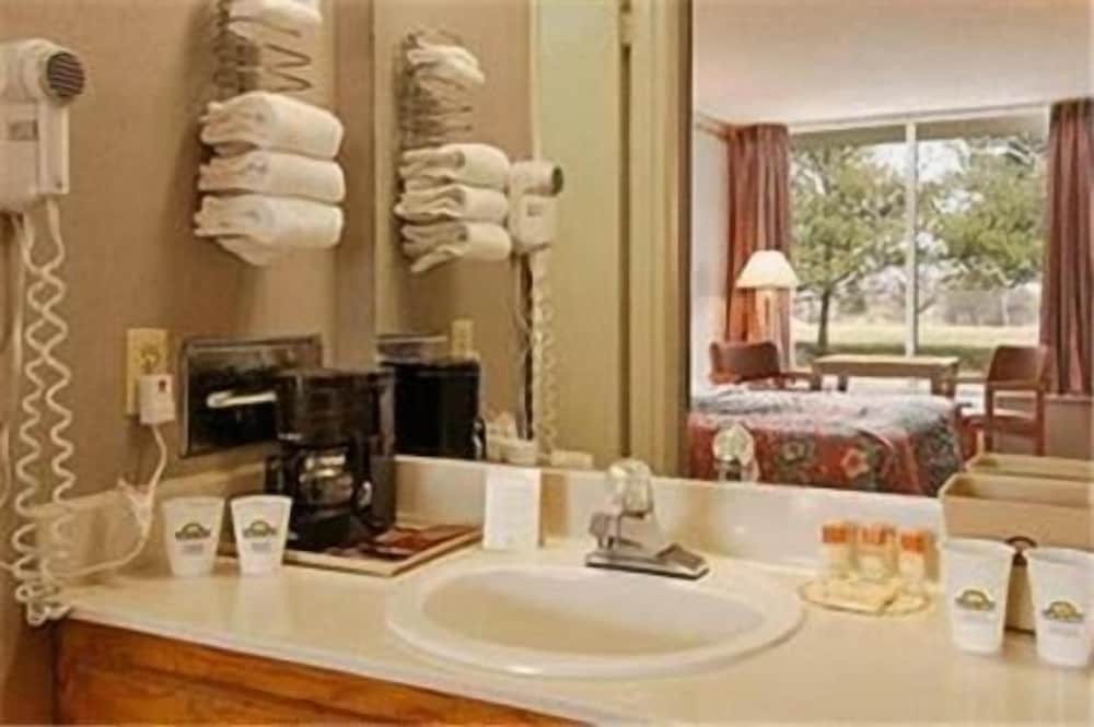 Days Inn by Wyndham White House - photo 7