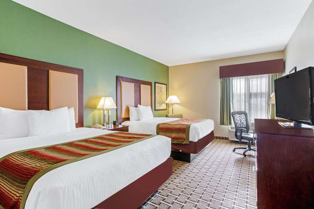 La Quinta Inn & Suites by Wyndham Lancaster - photo 9