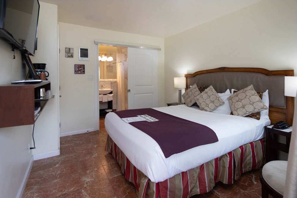 Vendange Carmel Inn & Suites - photo 7
