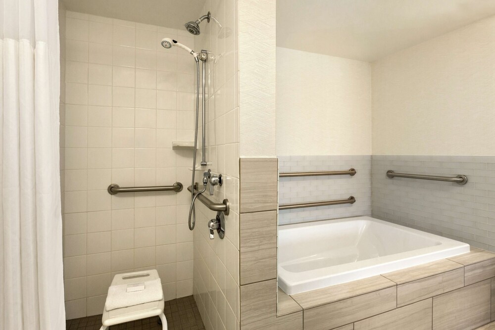 Hilton Garden Inn Tifton - photo 32